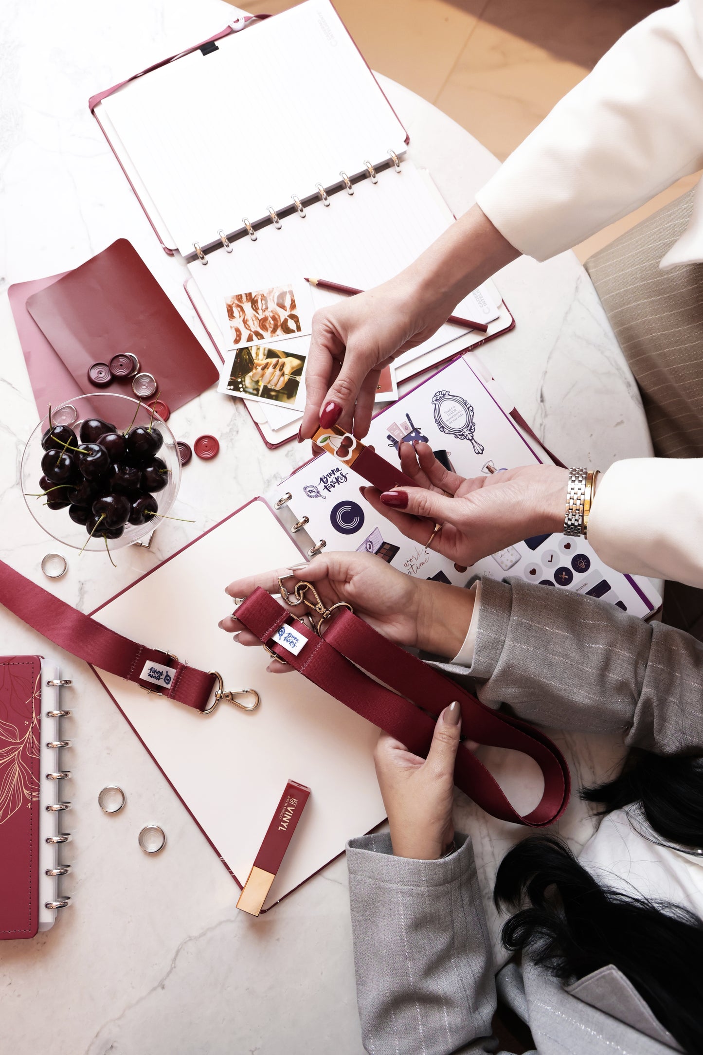 CADERNO BT CHERRY by Bruna Tavares