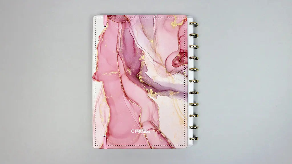 https://www.cadernointeligente.com.br/cdn/shop/products/Caderno-Agatha-Caderno-1673319642_1024x1024.jpg?v=1673319643